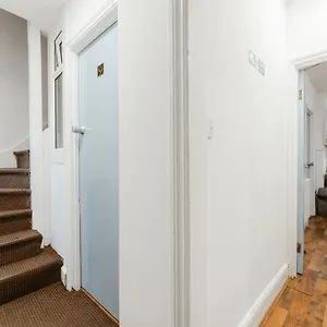 Upton Park Bedrooms 25 Min To London